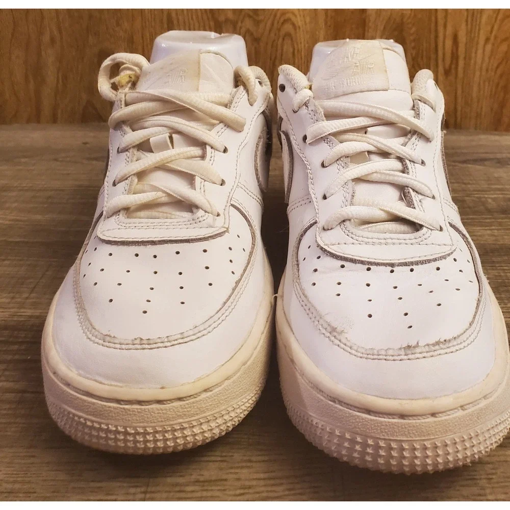 Nike Air Force 1 Low Classic Leather Sneakers Youth Size 6Y‎ Triple White